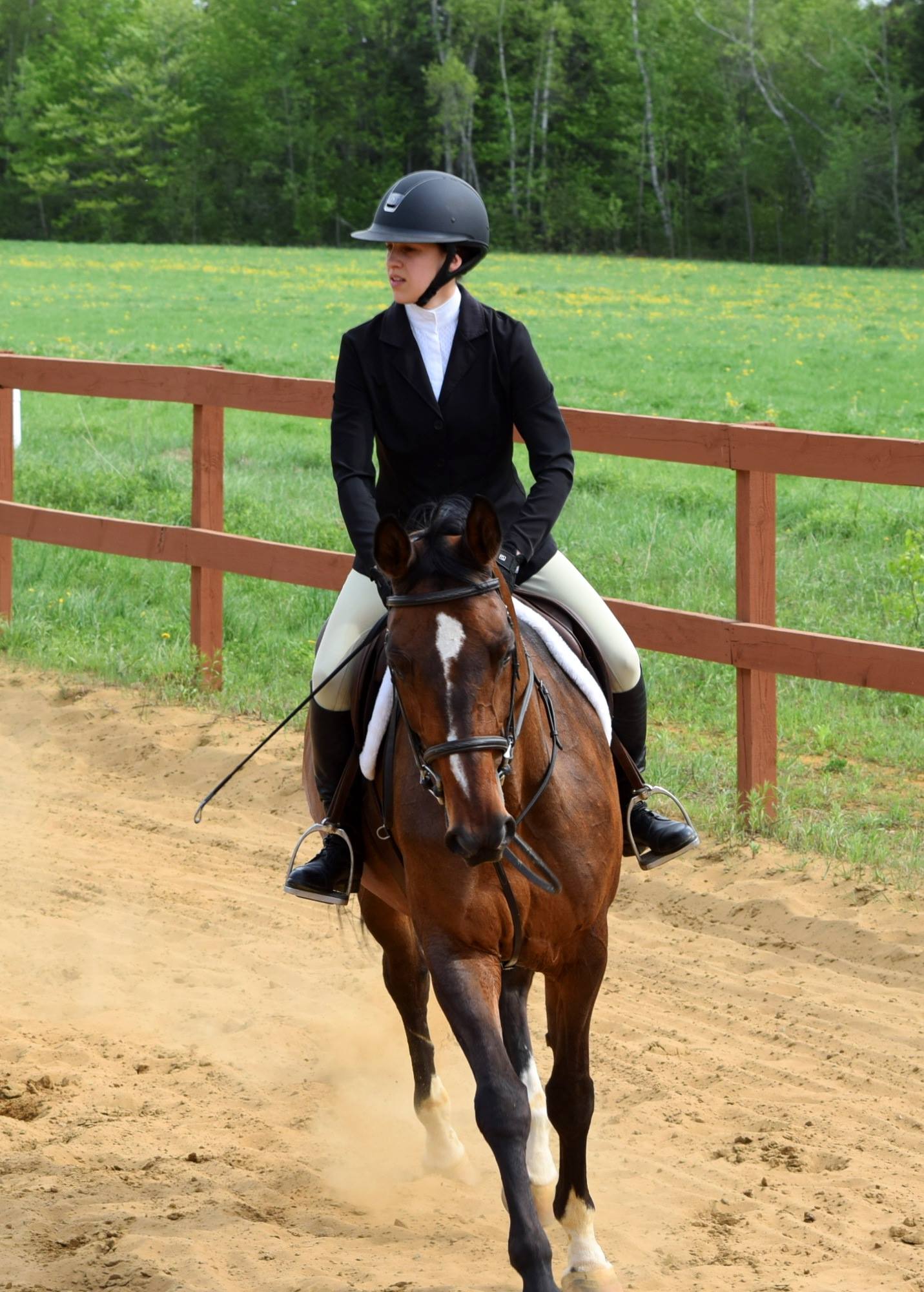 Clémence et Tempa Bay au plat en compétition à La Cadence École d'équitation